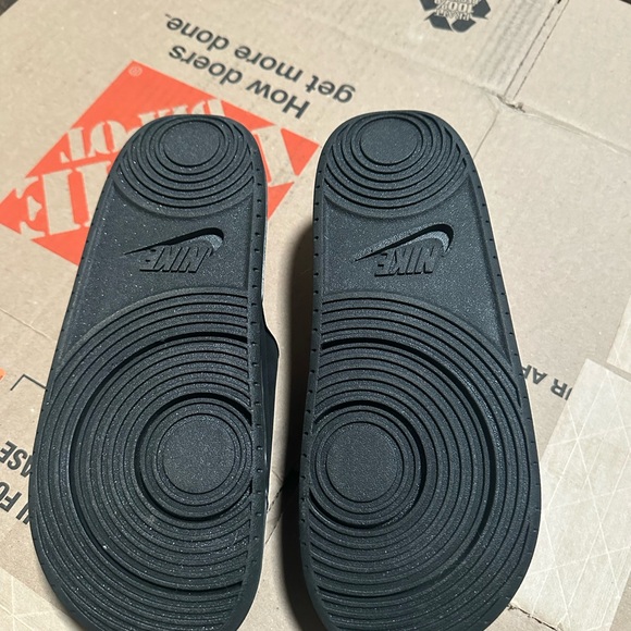 Nike Men’s Off Court Slide all black sandal slip-on foam footbed Sz 11 45 - Picture 3 of 3